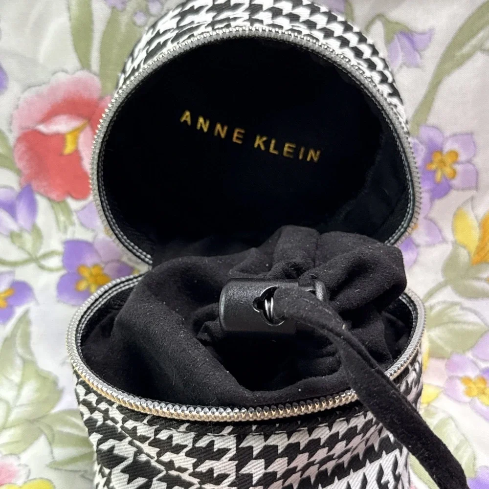 Anne Klein Houndstooth Travel Jewelry Case Round Zipper Pouch 3x3